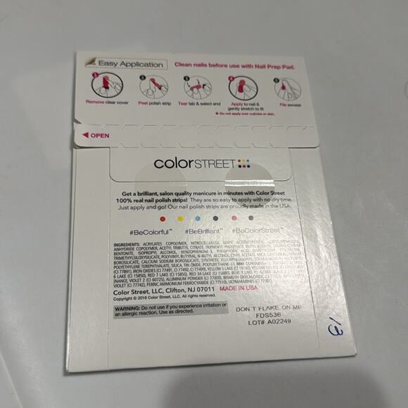 NWT Color Street "Don't Flake On Me" Gold Black Nail Strips - Picture 3 of 4